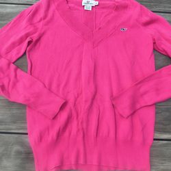 Vineyard vines pink v neck, size XS