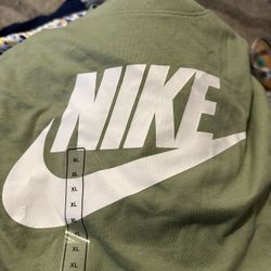 XL  Mens Nike tshirts