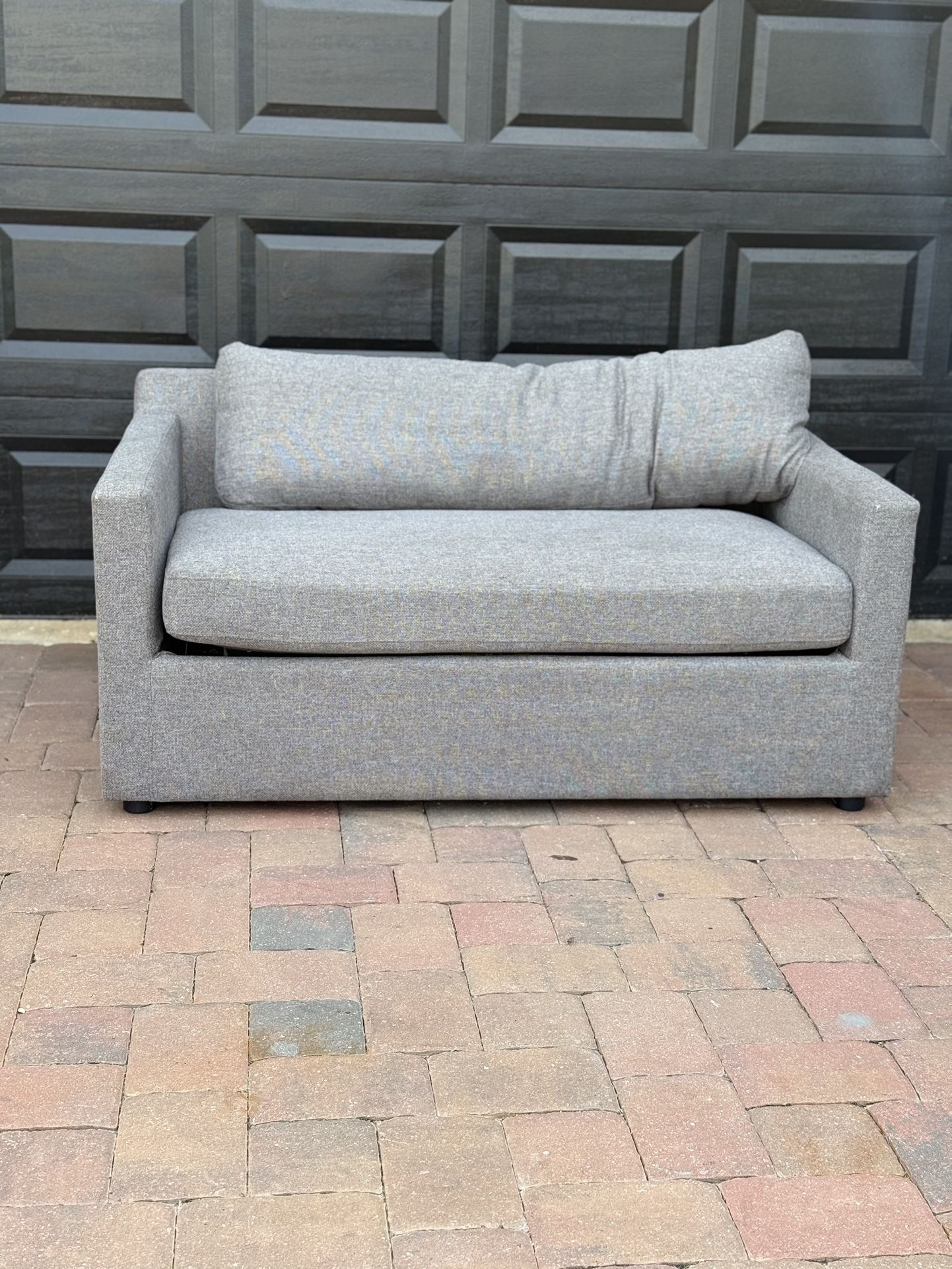 Couch W/Pull Out Bed