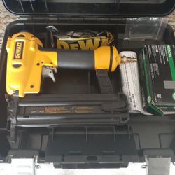 Dewalt Pneumatic Professional Brad Nailer #D51238K