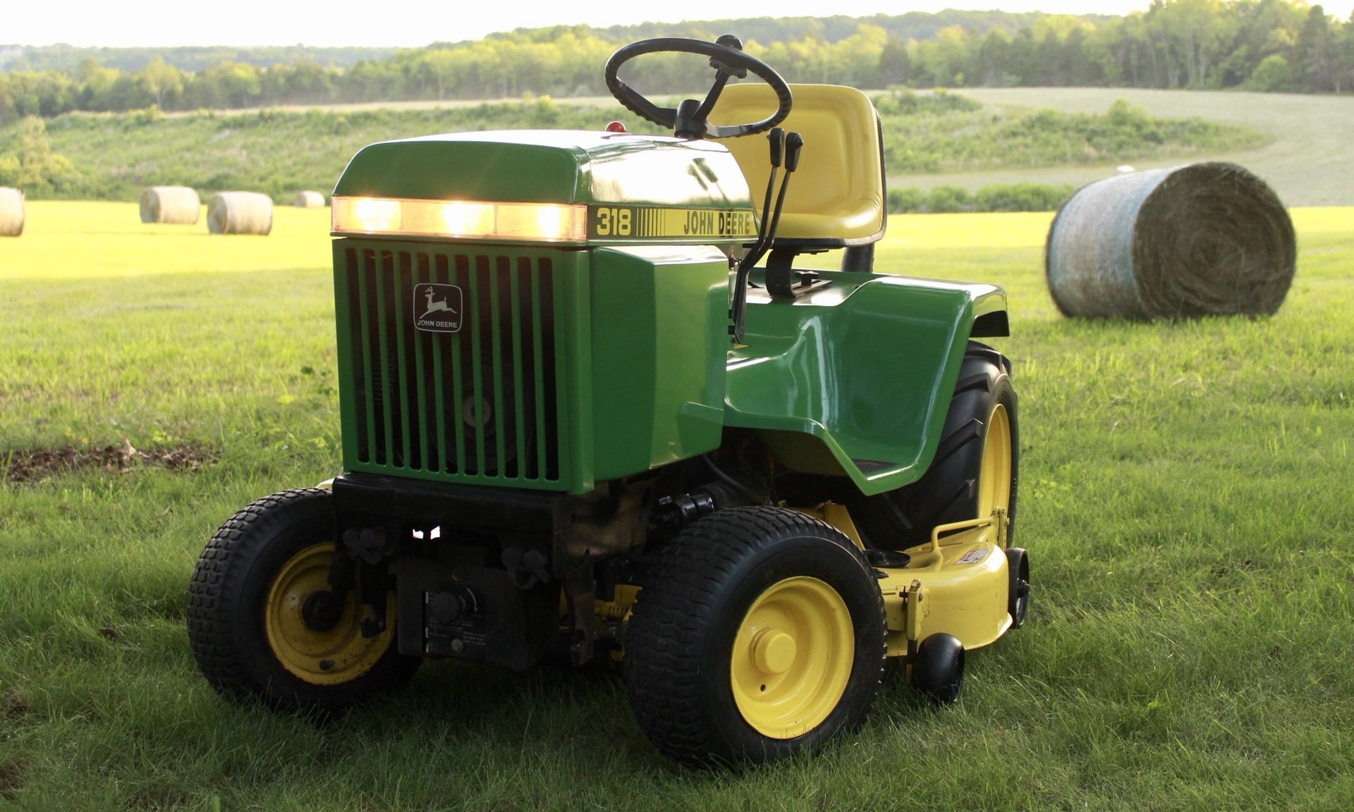 John Deere 318 garden tractor with 50 inch mower deck