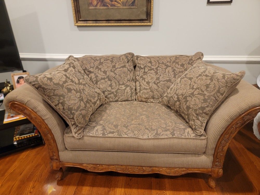 Love Seat W/Victorian Pillows