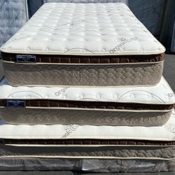 Queen Organic Cloud Edition Europillow Top 12inch Mattress !