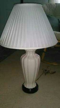 Glass table top lamp w/shade!