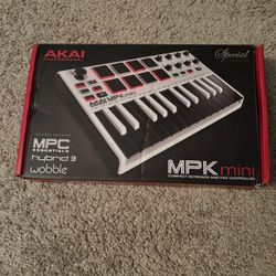 Akai MPK Mini Compact Keyboard And Pad Controller 