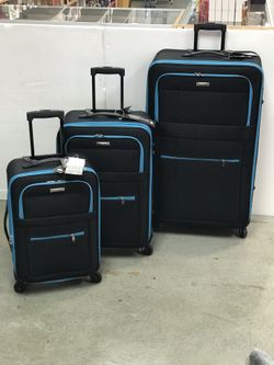 3 pice luggage set includes large size (32"), medium size (24 ") and Carry-on size (20"). Has 4 spinner wheels for 360 degrees of mobility light weig