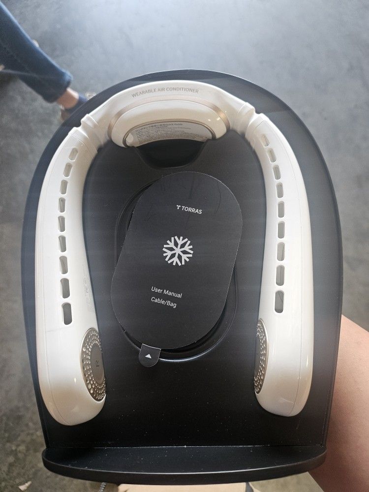 TORRAS
TORRAS® Portable Neck Fan, COOLiFY® Air Personal Wearable Neck Air Conditioner, Bladeless, 5,000-mAh Rechargeable Battery