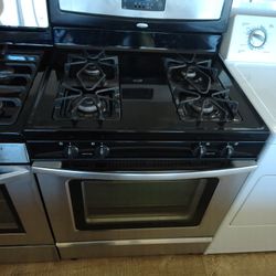  Whirlpool Gas Stove With Oven  In Excellent Working Condition 