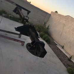 Towing fifth wheel boom 