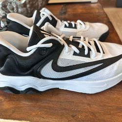 ♥️♥️ Brand New NIKE GIANNIS IMMORTALITY  3  Tennis Shoes Size 10 Man ♥️♥️