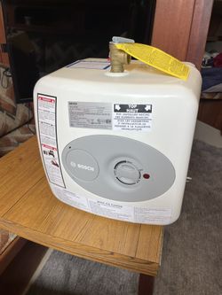 Bosch Tronic 3000 T Series 4 Gallon, 120 Voltage, Point-of-Use Electic Mini-Tank Water Heater