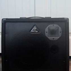 Amplificador Beringer para Teclado