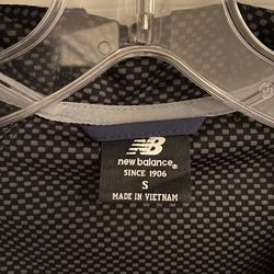 🌧️ 🧥 Like-New Women’s New Balance Rain Coat Windbreaker Zipper Jacket with Hood & Pockets Navy Blue