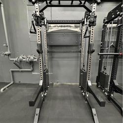 2IN1 Functional Trainer Half Rack Vesta Fitness - 200 Ib weight stacks