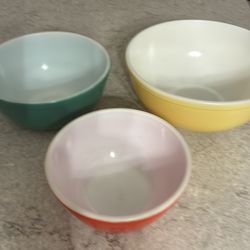 Vintage Pyrex Bowls