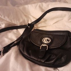 Nice Clean LIZ CLAIBORNE BLACK LEATHER CROSSBODY PURSE.  GOOD CONDITION.  2 COMPARTMENTS INSIDE & 2 OUTSIDE.  PICKUP ONLY