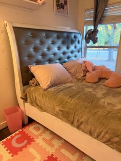 Used queen bed