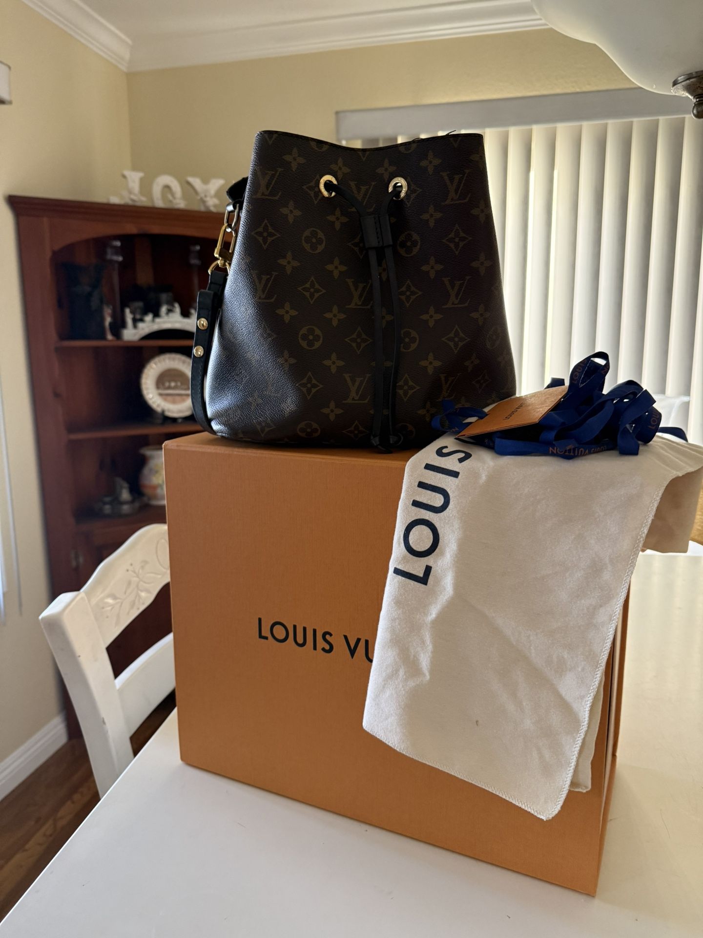 LOUIS VUITTON Monogram Neonoe MM Black
