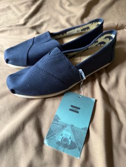 Tom’s Women’s size 6.5