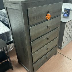 Dresser With 5 Drawers 