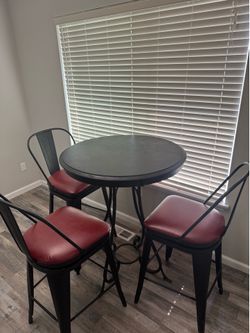 Modern Black/Red Table Set with 360 rotating Chairs