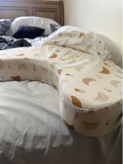 Momcozy breast feeding pillow