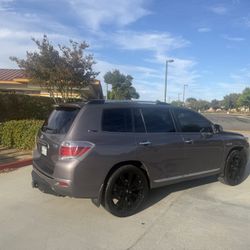 2013 Toyota Highlander Hybrid- AWD