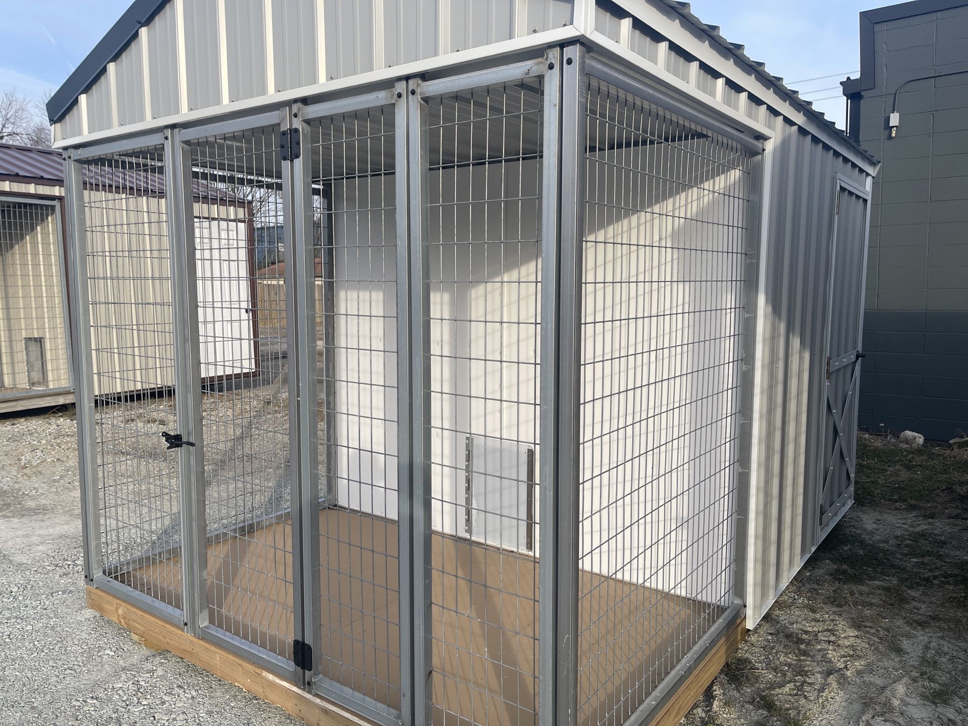 8x12 Dog Deluxe dog kennel for sale