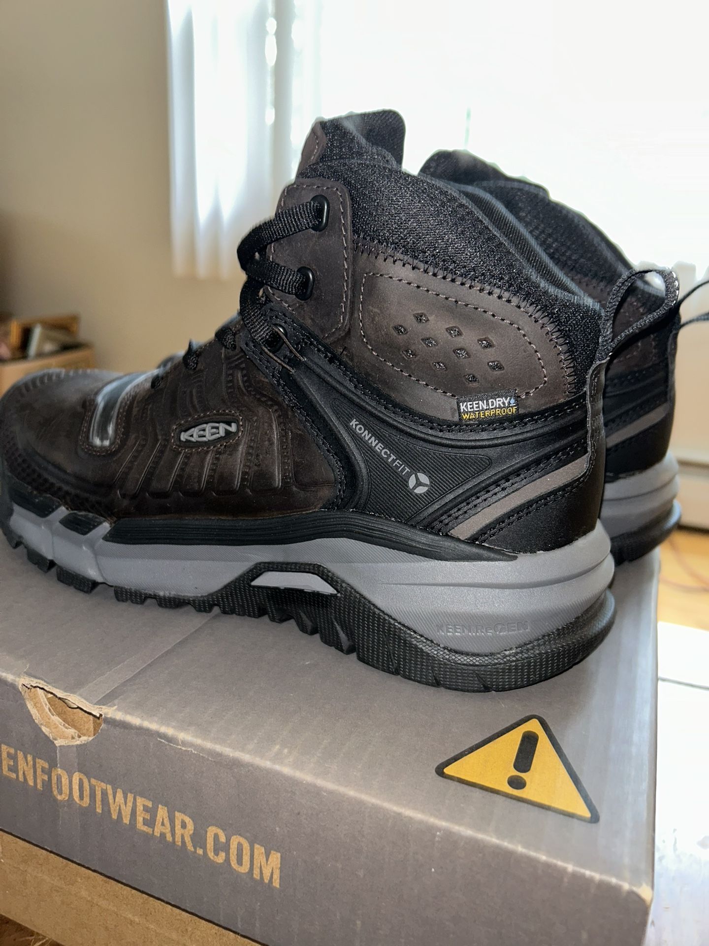 Men’s Composite Keen Boots Size 9.5