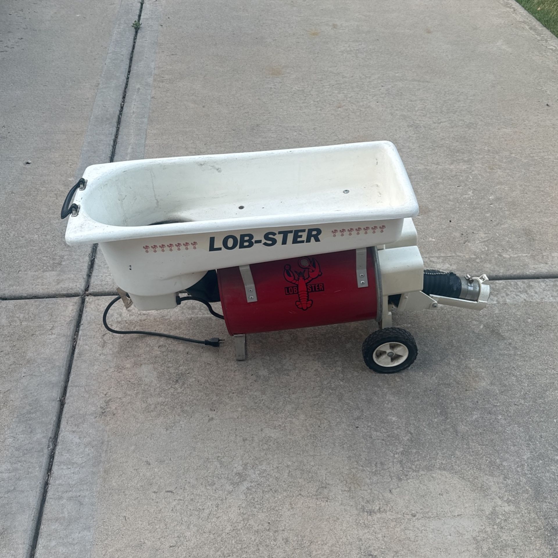 Tennis ball launcher