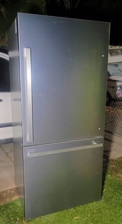 Hisense Freezer On Bottom Fridge On Top Stainless Steel Refrigerator *Like New/ Will Deliver*