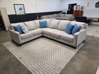 Sectional (FREE delivery for East Valley) 🛋