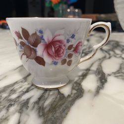 Queen Anne Fine Bone China England Tea Cup Pink Flowers w/ gold trim