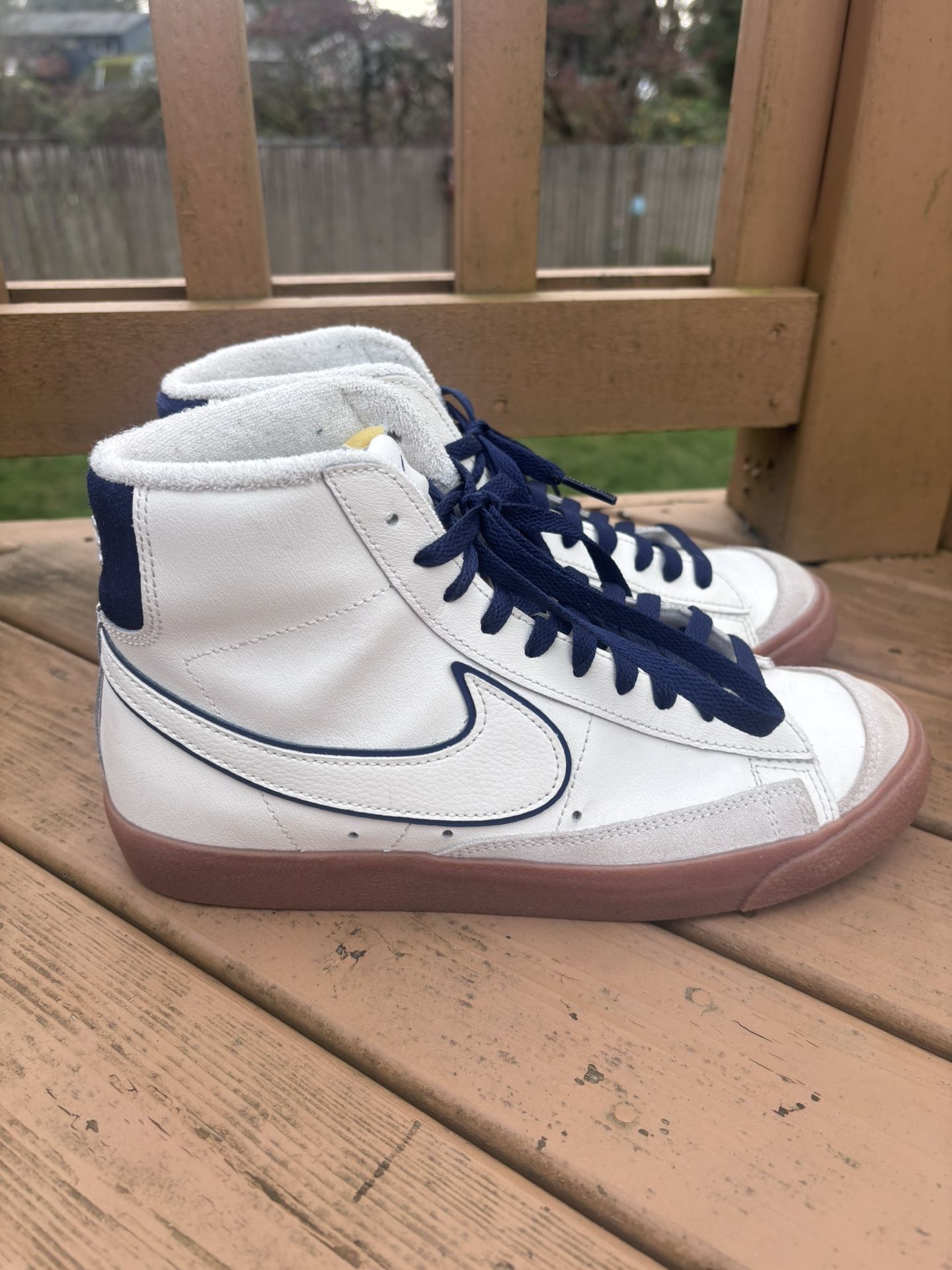 Nike Blazer Mid ’77 Vintage White/Navy/Gum – Size 8.5 Men’s (10 Women’s) – Like New – $80