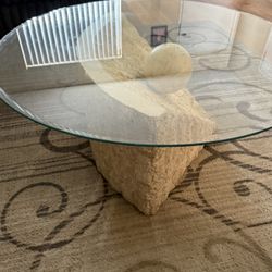 Kitchen Table/ W Chairs & Coffe Table