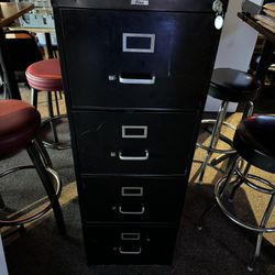 $40  Set Of 2 Locking File Cabinets 