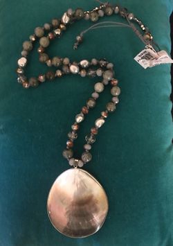 Attractive Necklace with shell and natural stones