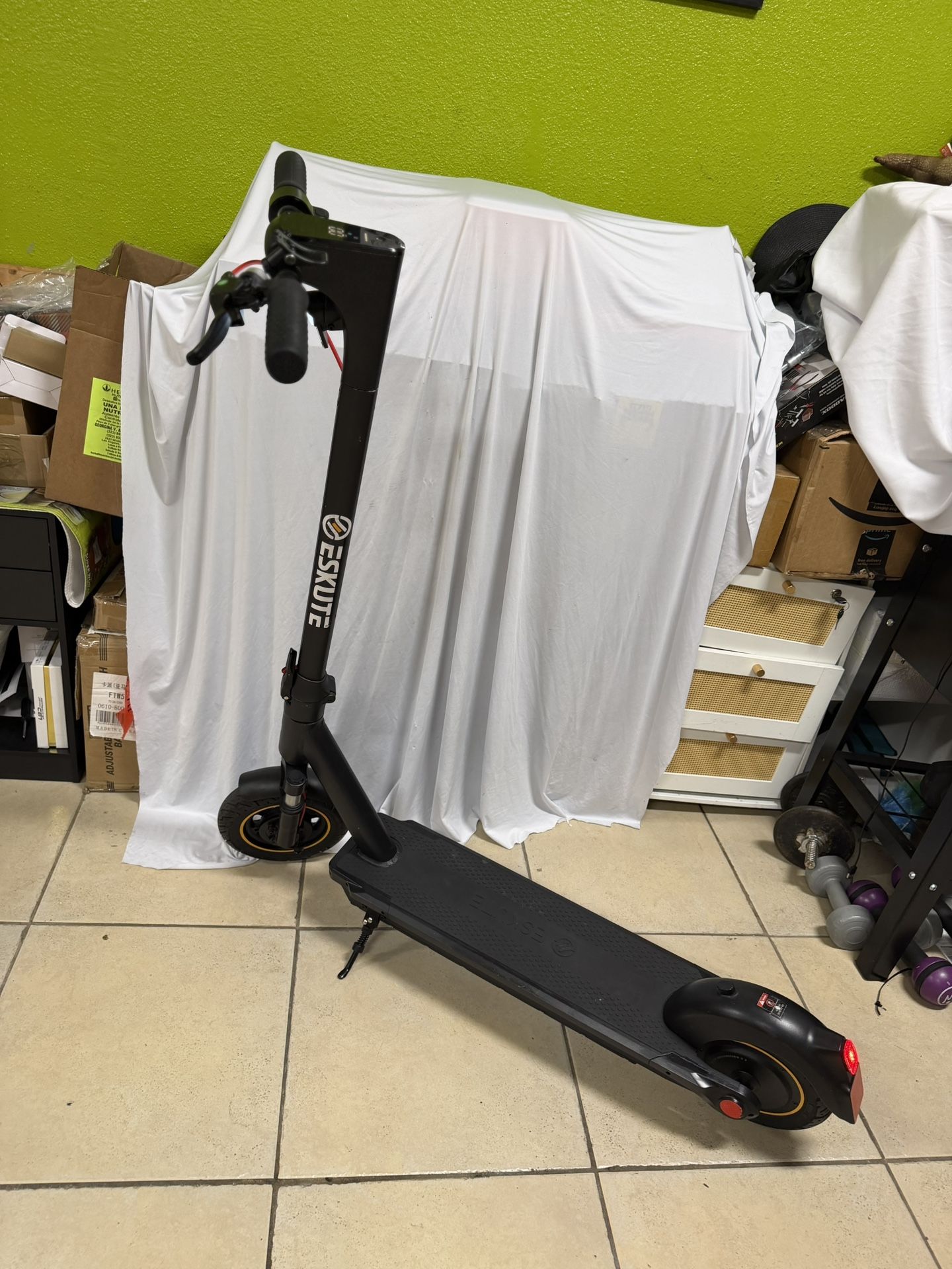 Eskute MAX 10" Electric Scooter for Adults, 450W Motor, Speeds up to 18.6mph, Commuter Scooter with Dual Brakes and Suspension. Range 35 miles