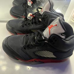 Size 9.5 men’s Jordan 5 satin bred 
