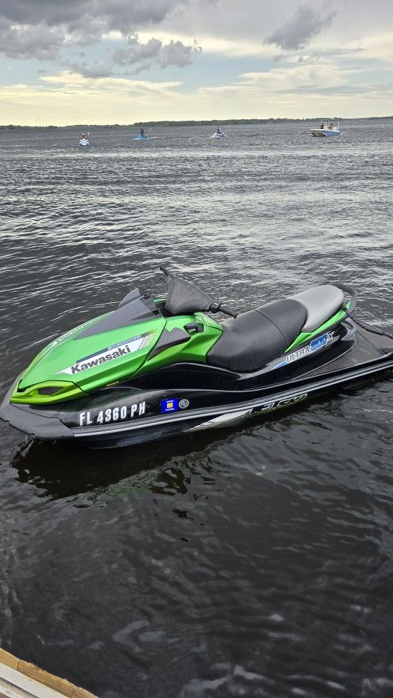 2012 Kawasaki Ultra 300x