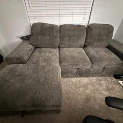 Reagan 2 Pc Sectional w Pull Out Bed w Storage