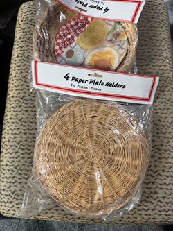 Set of decor plates great condition perfect for this fall
