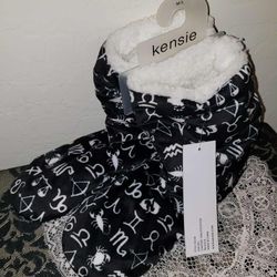 NEW WITH TAGS KENSIE HOROSCOPE ASTROLOGY ZODIAC BLACK WHITE SLIPPER BOOT BOOTIES SIZE MEDIUM LARGE 