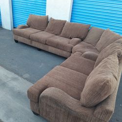 Modern Huge Sectional Couch 🛋 Very Clean