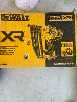 20V MAX XR 16-Gauge Electric Cordless Angled Finishing Nailer Kit
