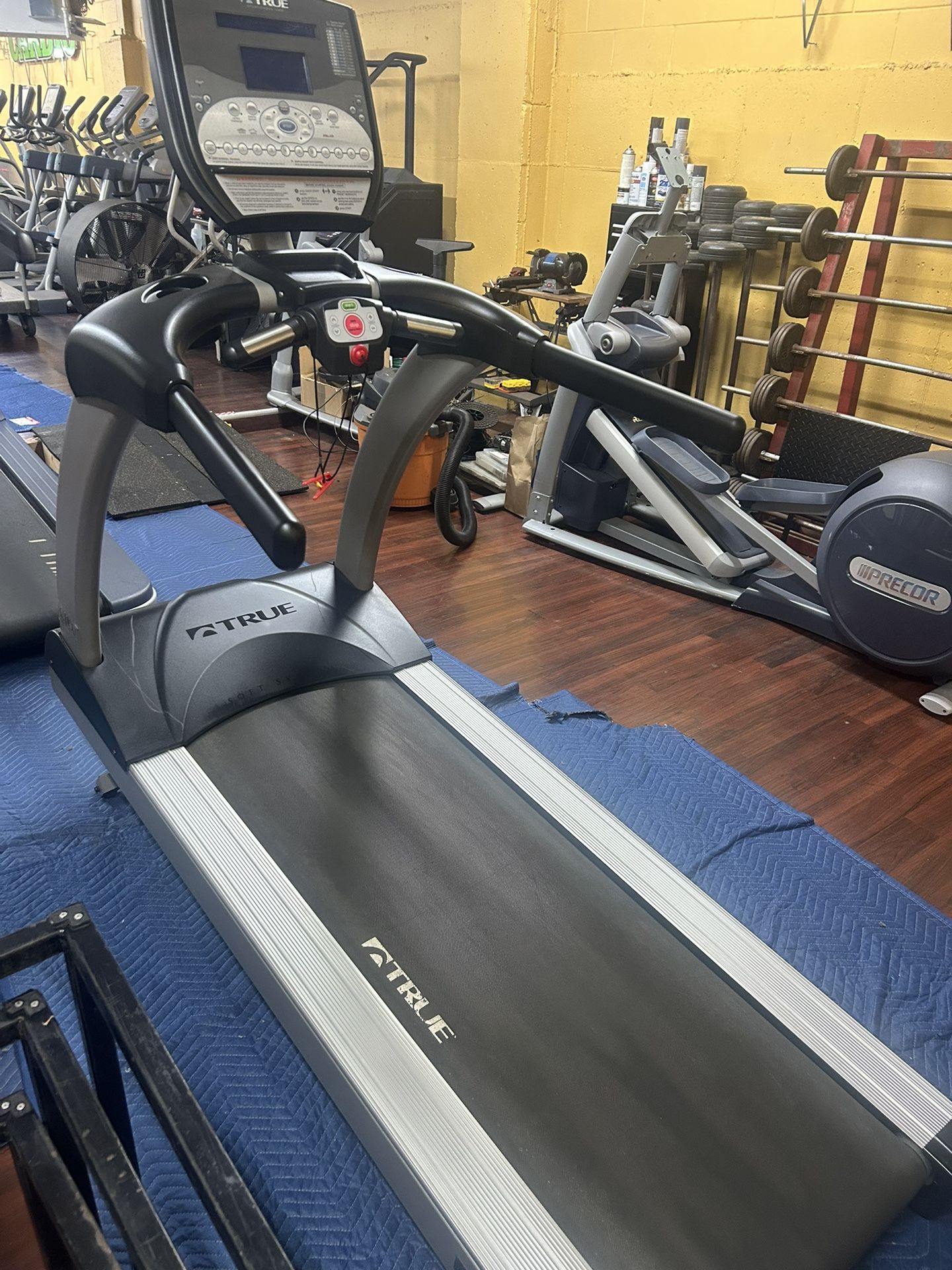 True Fitness LC1100 Treadmill for Sale in Warwick RI OfferUp