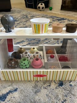 Melissa & Doug Wooden Scoop & Serve Ice Cream Counter