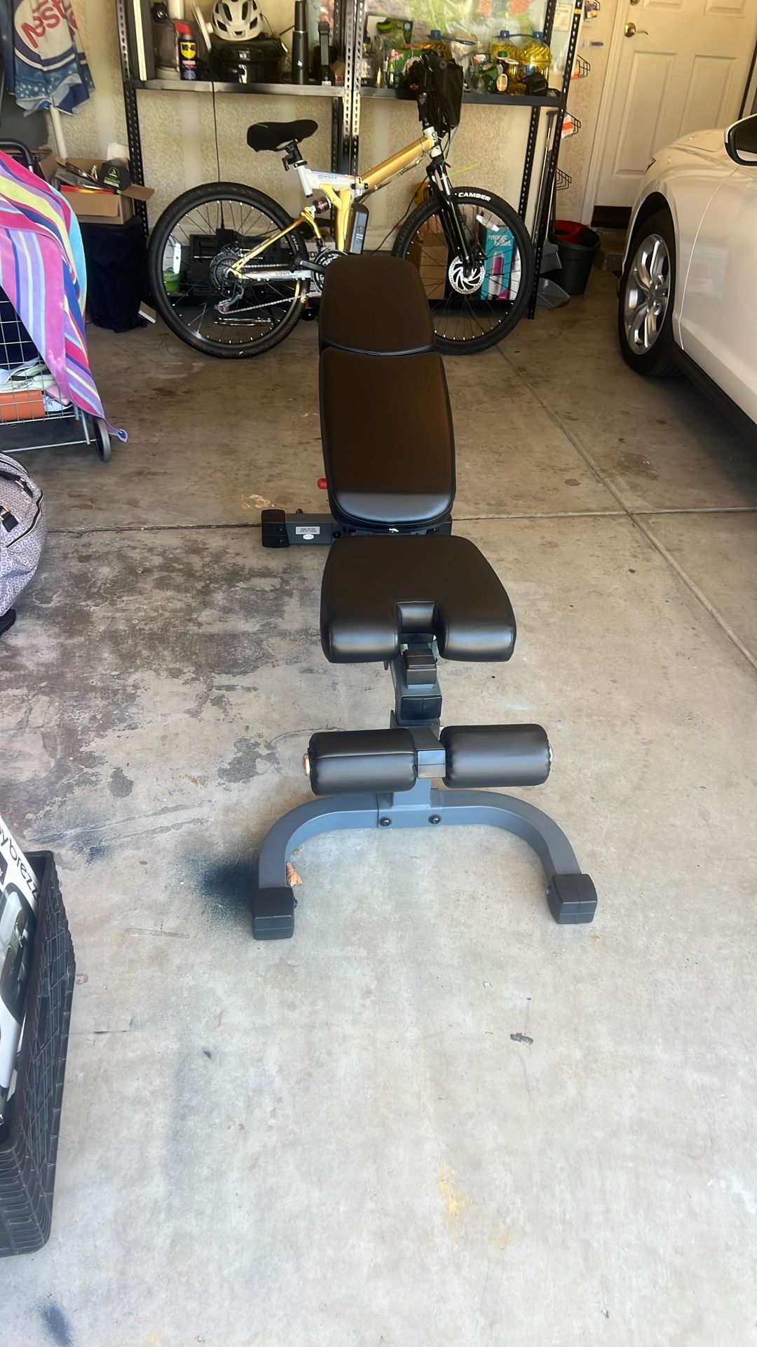 Adjustable weight bench