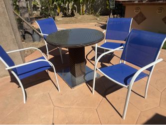 Outdoor stackable patio chairs