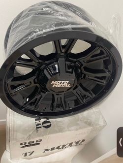 Moto metal 17” brand new in box
